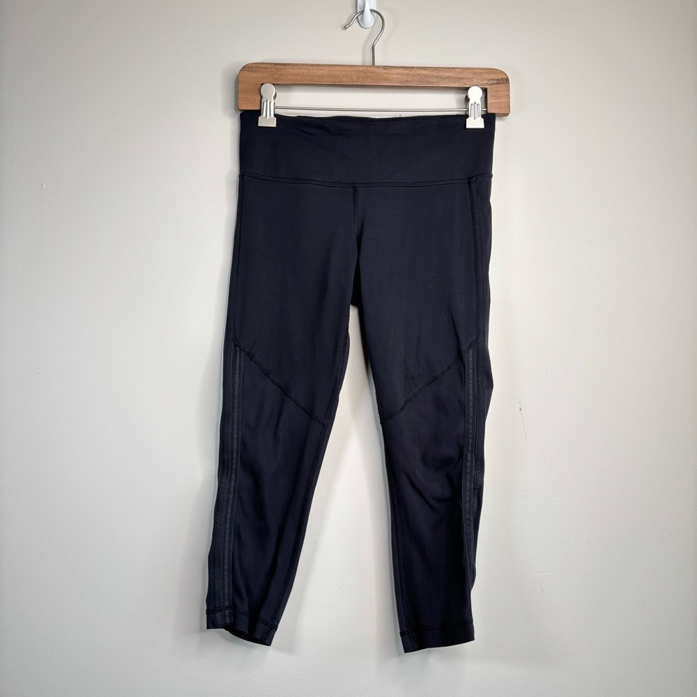 Lululemon Running Crop with Reflective and Ribbed Knee Black Size 4